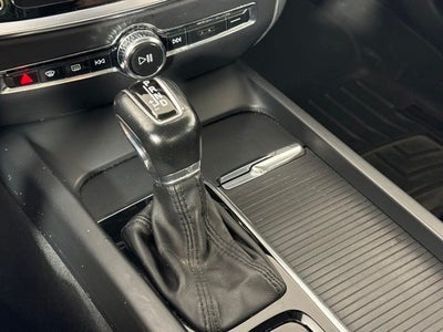 2019 Volvo S60 T6 Momentum w/ PANO MOONROOF