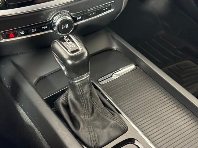 2019 Volvo S60 T6 Momentum w/ PANO MOONROOF