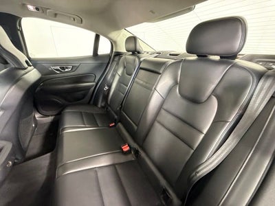 2019 Volvo S60 T6 Momentum w/ PANO MOONROOF