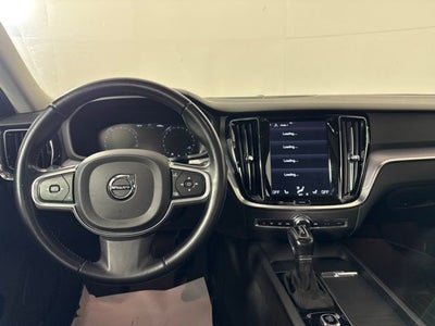 2019 Volvo S60 T6 Momentum w/ PANO MOONROOF