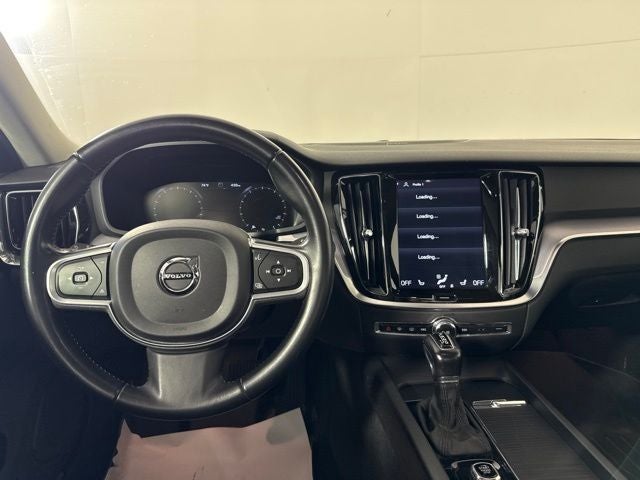 2019 Volvo S60 T6 Momentum w/ PANO MOONROOF