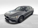 2019 Volvo S60 T6 Momentum w/ PANO MOONROOF