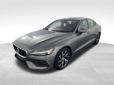 2019 Volvo S60 T6 Momentum w/ PANO MOONROOF