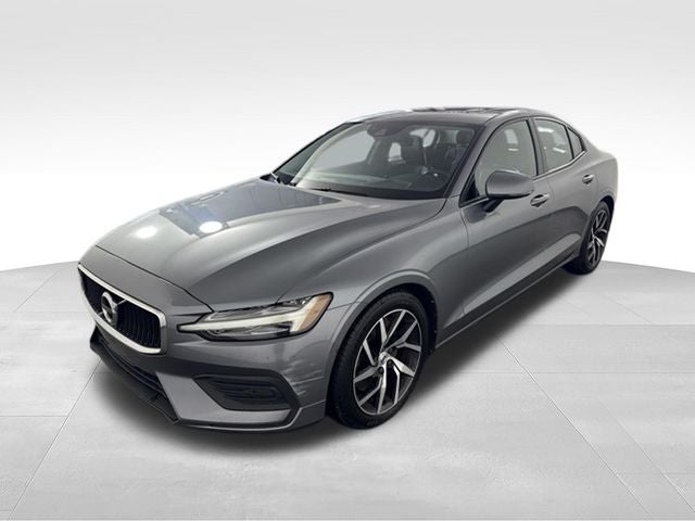 2019 Volvo S60 T6 Momentum w/ PANO MOONROOF