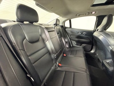 2019 Volvo S60 T6 Momentum w/ PANO MOONROOF