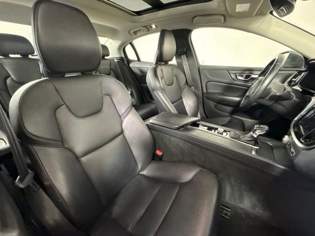 2019 Volvo S60 T6 Momentum w/ PANO MOONROOF