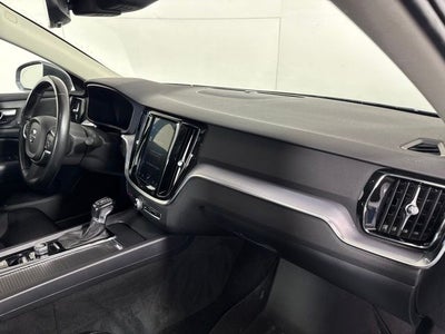 2019 Volvo S60 T6 Momentum w/ PANO MOONROOF
