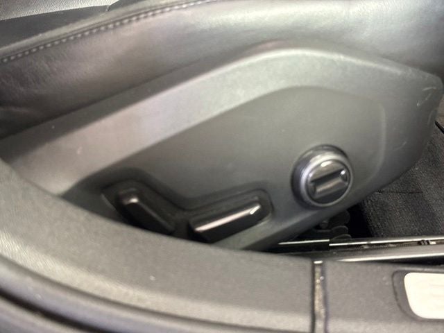 2019 Volvo S60 T6 Momentum w/ PANO MOONROOF