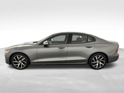 2019 Volvo S60 T6 Momentum w/ PANO MOONROOF