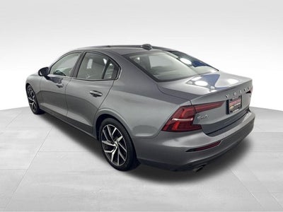 2019 Volvo S60 T6 Momentum w/ PANO MOONROOF