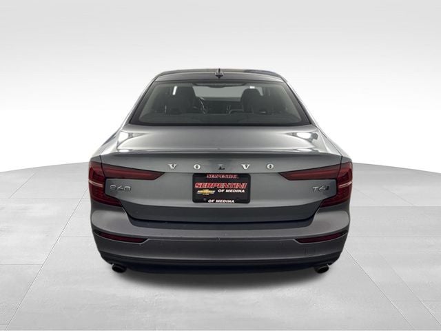2019 Volvo S60 T6 Momentum w/ PANO MOONROOF