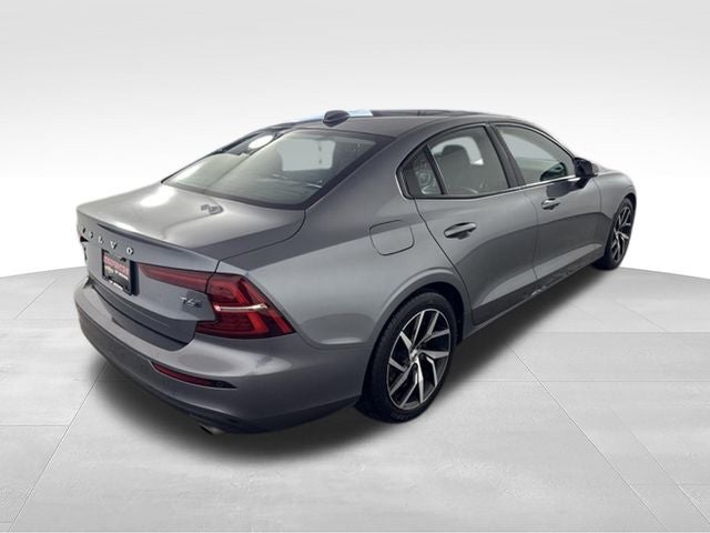 2019 Volvo S60 T6 Momentum w/ PANO MOONROOF