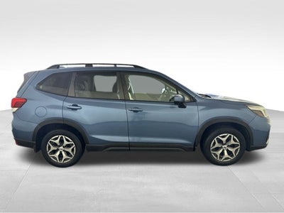 2019 Subaru Forester Premium w/ PANO ROOF