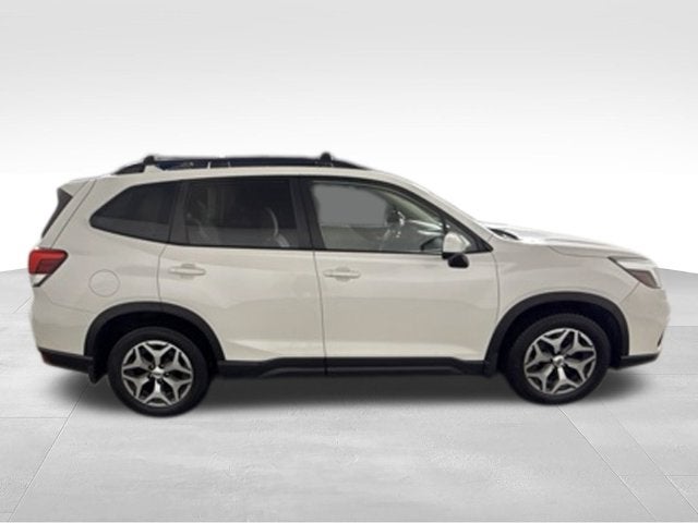 2019 Subaru Forester Premium w/ PANO ROOF