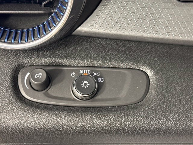 2024 Chevrolet Trax LT w/ APPLE CARPLAY