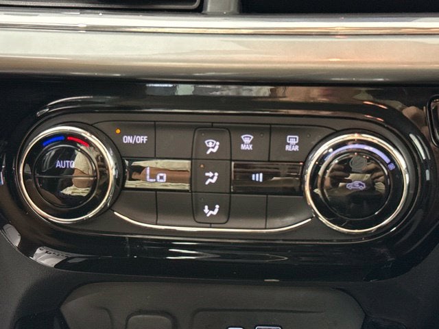 2024 Chevrolet Trax LT w/ APPLE CARPLAY