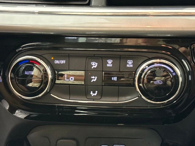 2024 Chevrolet Trax LT w/ APPLE CARPLAY