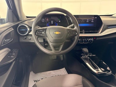 2024 Chevrolet Trax LT w/ APPLE CARPLAY