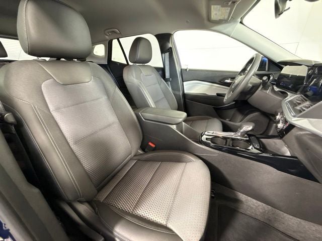 2024 Chevrolet Trax LT w/ APPLE CARPLAY