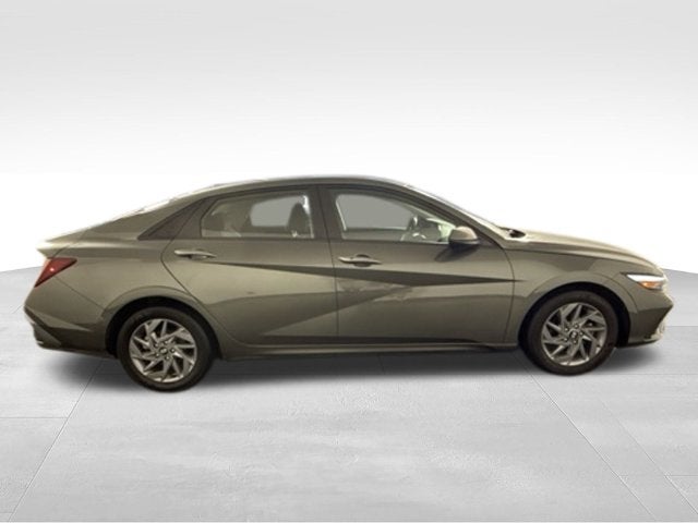 2024 Hyundai Elantra SEL w/ LANE KEEP ASSIST