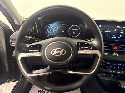 2024 Hyundai Elantra SEL w/ LANE KEEP ASSIST