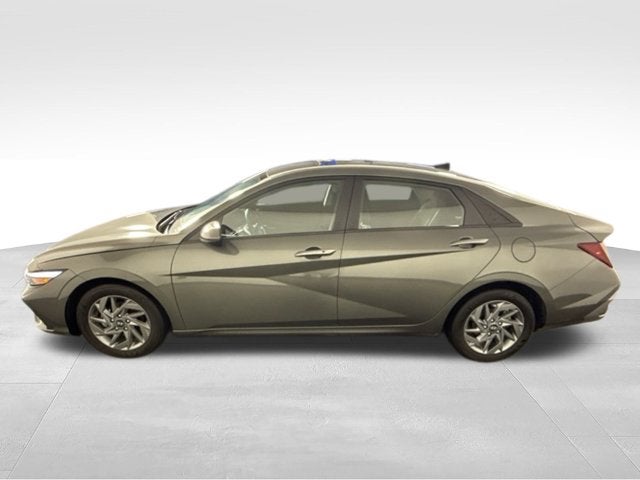 2024 Hyundai Elantra SEL w/ LANE KEEP ASSIST