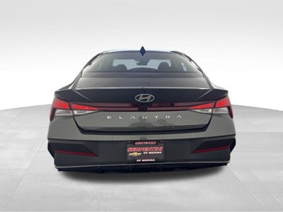 2024 Hyundai Elantra SEL w/ LANE KEEP ASSIST