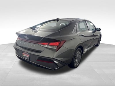 2024 Hyundai Elantra SEL w/ LANE KEEP ASSIST