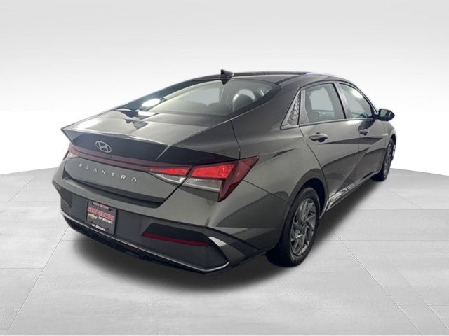 2024 Hyundai Elantra SEL w/ LANE KEEP ASSIST