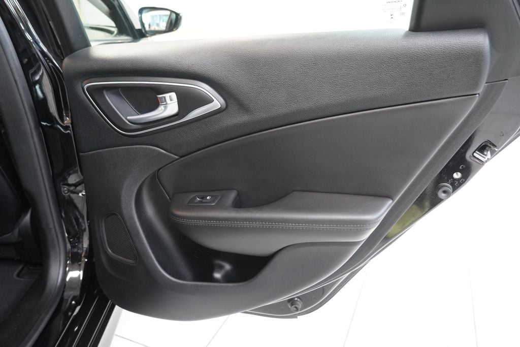2015 Chrysler 200 C