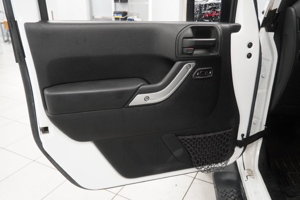 2015 Jeep Wrangler Unlimited Rubicon ( 4WD )