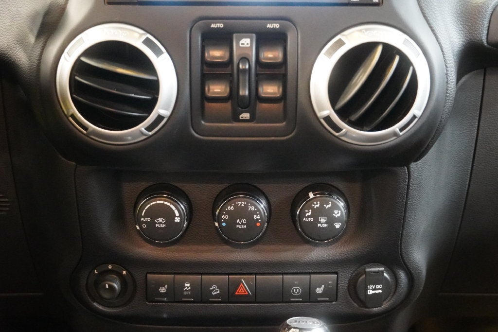 2015 Jeep Wrangler Unlimited Rubicon ( 4WD )