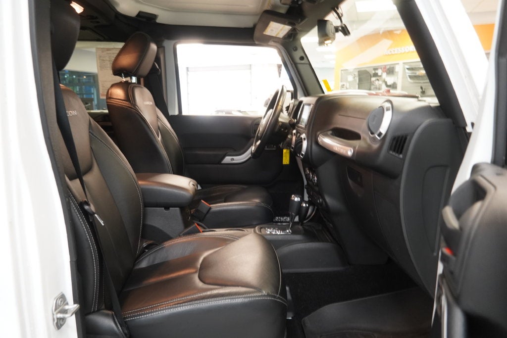 2015 Jeep Wrangler Unlimited Rubicon ( 4WD )