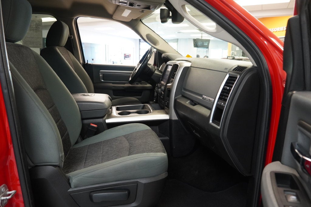 2016 RAM 1500 Big Horn CREW CAB 4WD