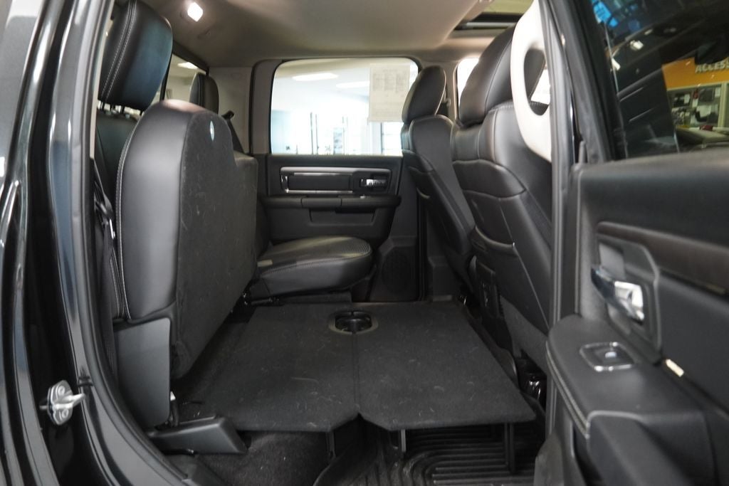 2017 RAM 1500 Night CREW CAB 4X4