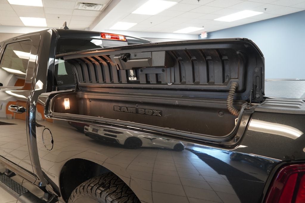 2017 RAM 1500 Night CREW CAB 4X4