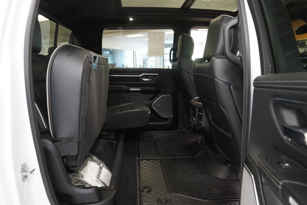 2025 RAM 1500 Laramie CREW CAB 4X4