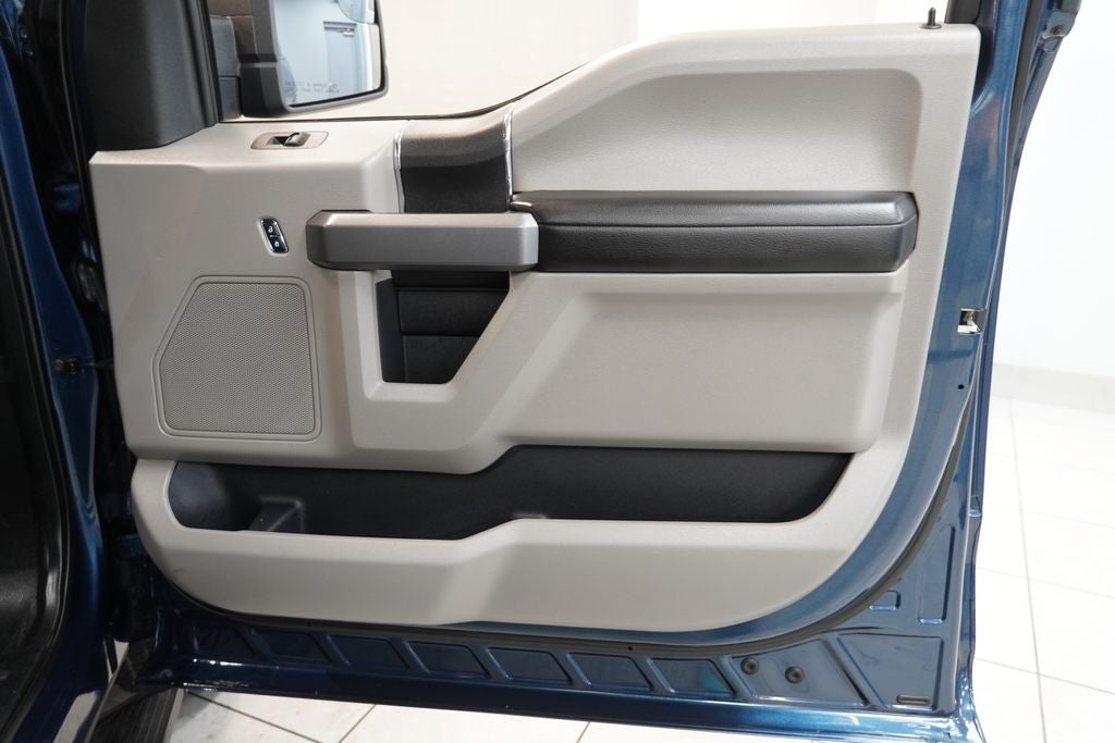 2017 Ford F-150 XLT CREW CAB 4X4