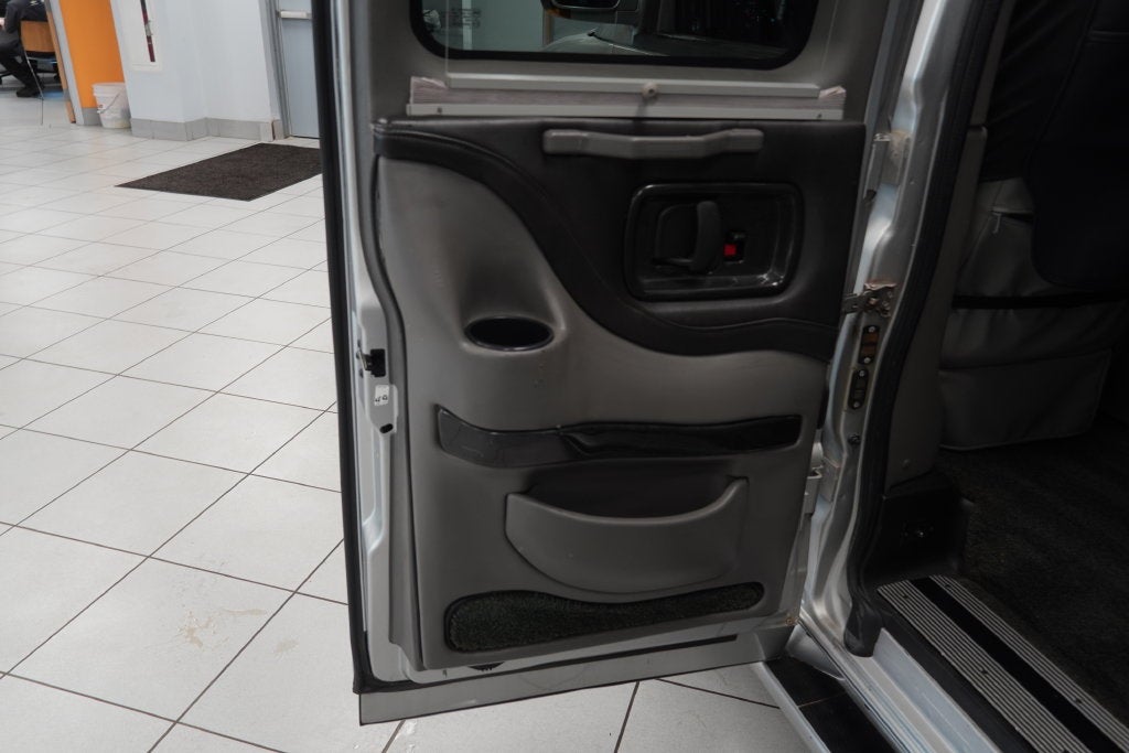 2013 GMC Savana 1500 Upfitter EXPLORER SE CONVERSION ( AWD )