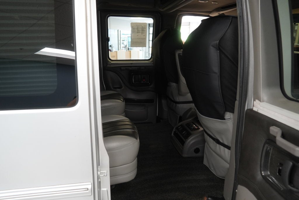 2013 GMC Savana 1500 Upfitter EXPLORER SE CONVERSION ( AWD )