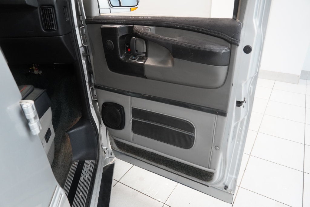 2013 GMC Savana 1500 Upfitter EXPLORER SE CONVERSION ( AWD )
