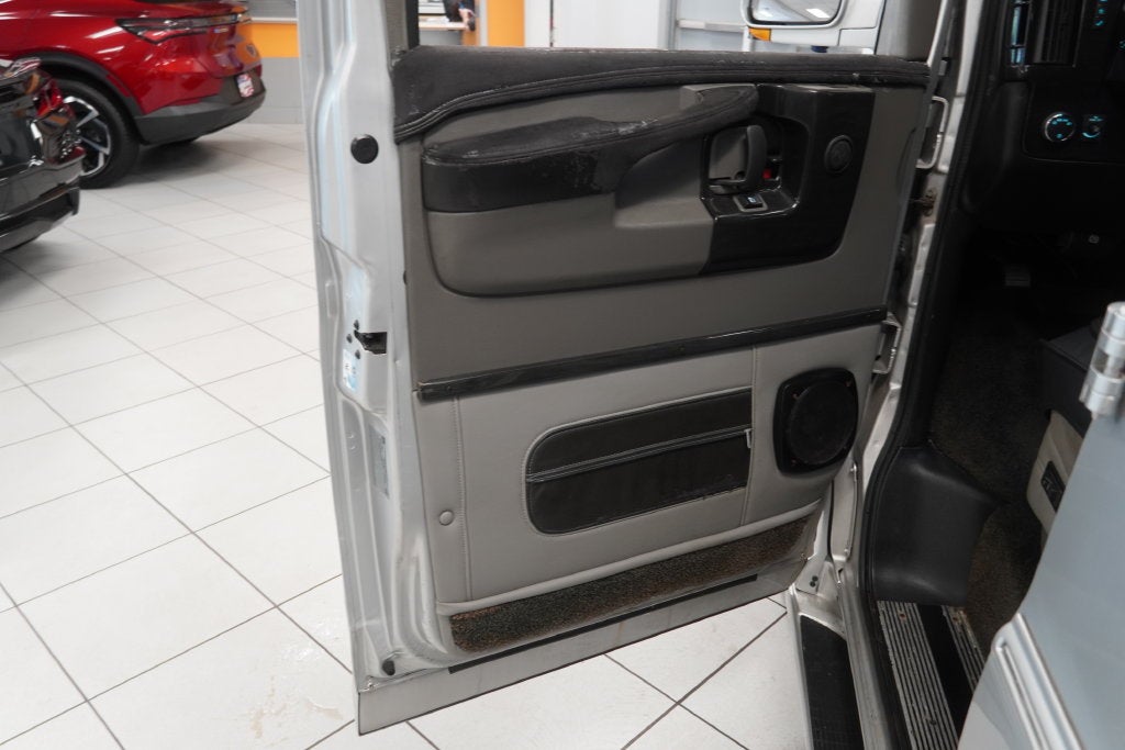 2013 GMC Savana 1500 Upfitter EXPLORER SE CONVERSION ( AWD )