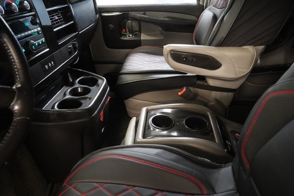 2013 GMC Savana 1500 Upfitter EXPLORER SE CONVERSION ( AWD )