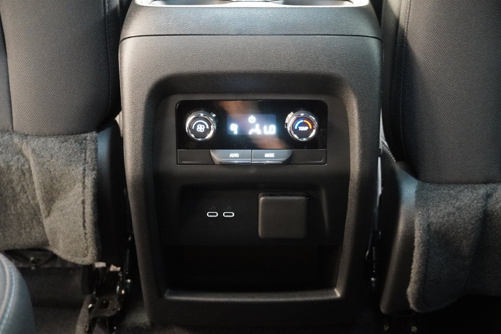 2027 Chevrolet Traverse LT 2LT