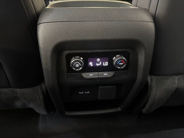 2027 Chevrolet Traverse LT 2LT