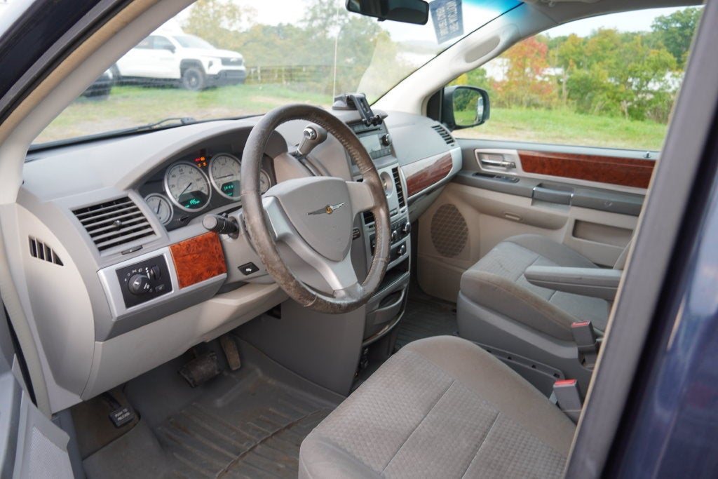 2009 Chrysler Town & Country Touring ( TOW - OUT SPECIAL )