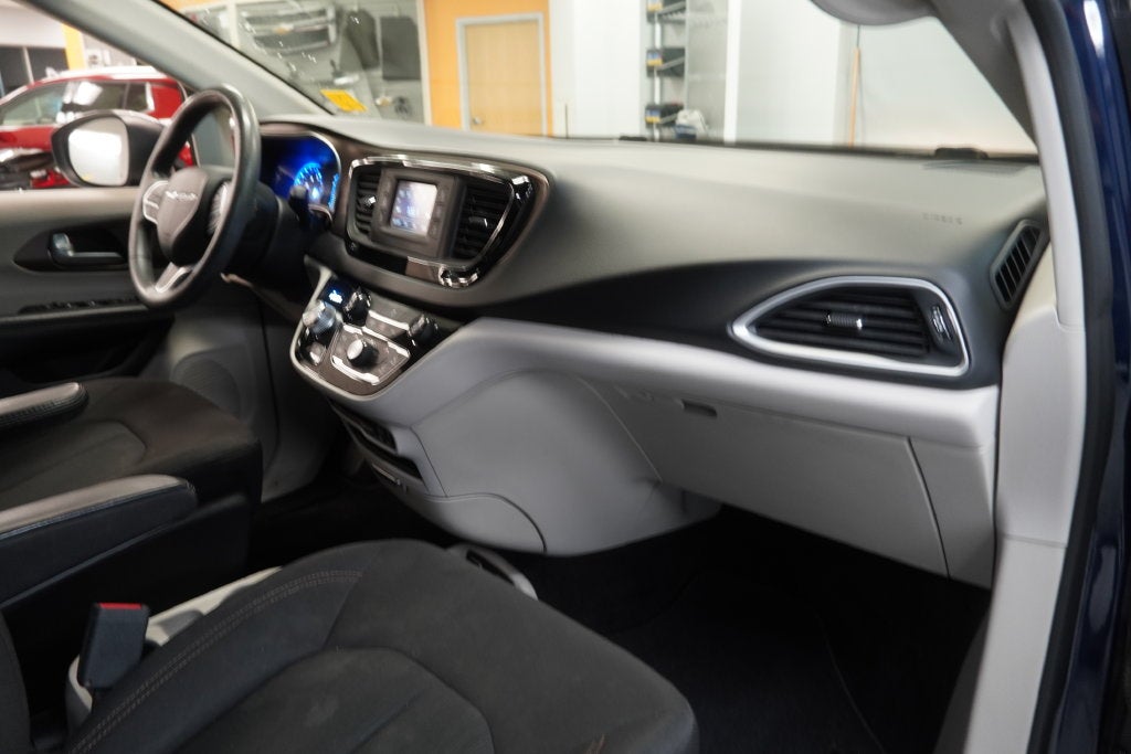 2017 Chrysler Pacifica Touring ( PRE-AUCTION SPECIAL )