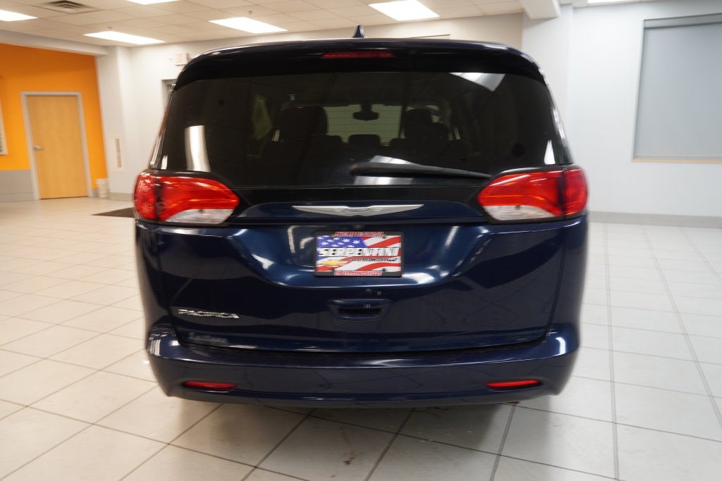 2017 Chrysler Pacifica Touring ( PRE-AUCTION SPECIAL )