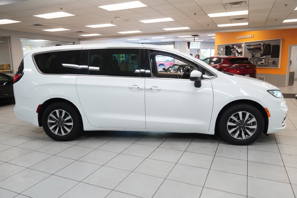 2023 Chrysler Pacifica Hybrid Touring L