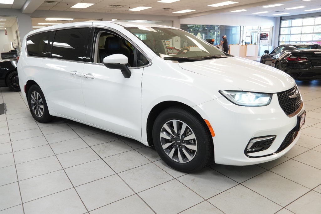 2023 Chrysler Pacifica Hybrid Touring L